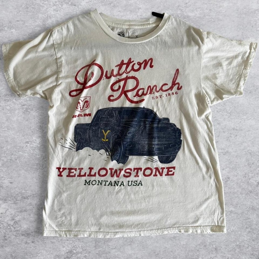 Yellowstone Dutton Ranch RAM Truck Graphic T-Shirt Mens Medium Cream Montana USA
